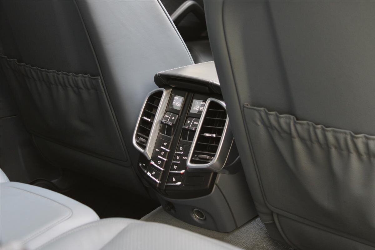 Porsche Cayenne SUV / Terénní 4,8 l 294 kw