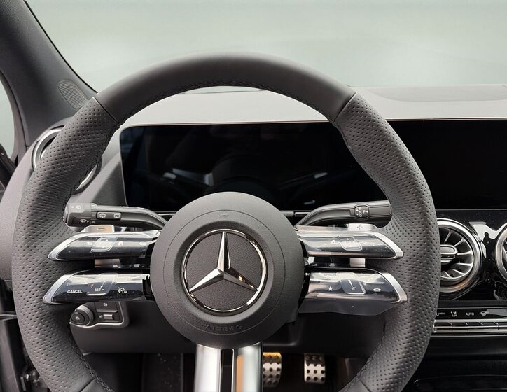 Mercedes-Benz GLA 10