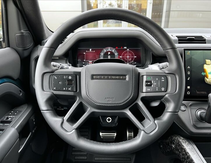 Land Rover Defender SUV / Terénní 4,4 l 467 kw