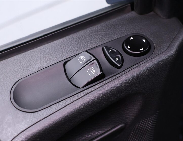 Mercedes-Benz Vito 12