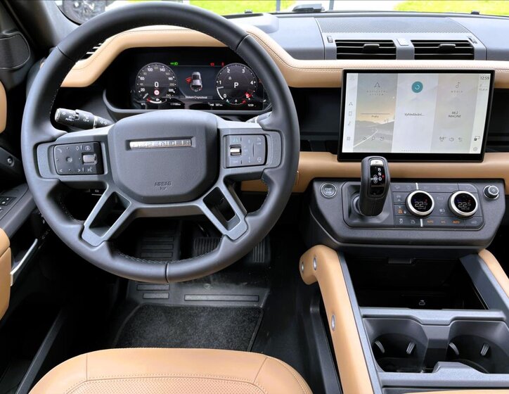 Land Rover Defender 15