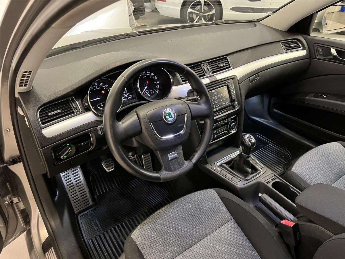 Škoda Superb Liftback 2,0 l 103 kw
