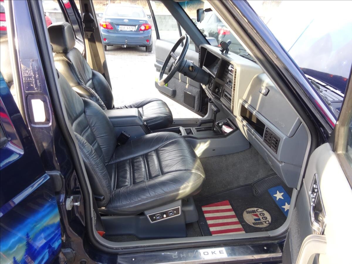 Jeep Cherokee SUV / Terénní 4,0 l 136 kw