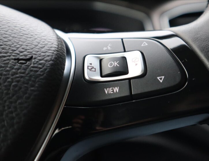 Volkswagen T-Roc CUV / Crossover 1,6 l 85 kw