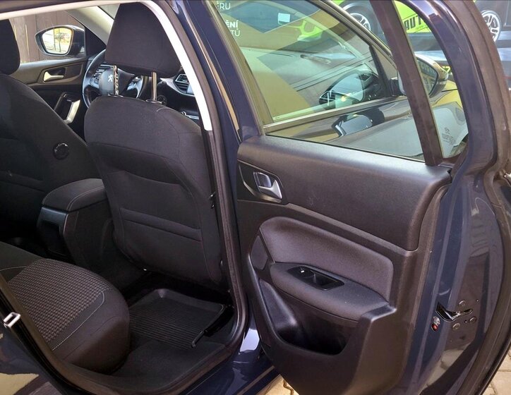 Peugeot 308 Hatchback 1,5 l 75 kw