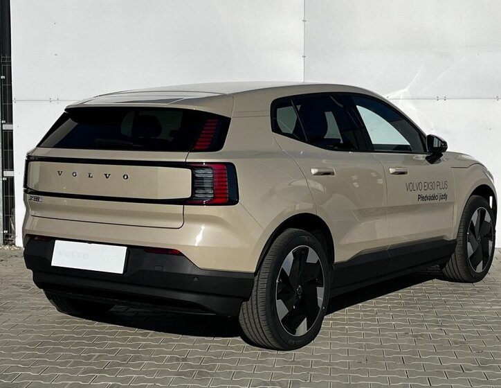 Volvo EX30 SUV / Terénní 69,0 200 kw
