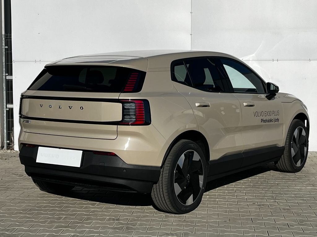 Volvo EX30 SUV / Terénní 69,0 200 kw
