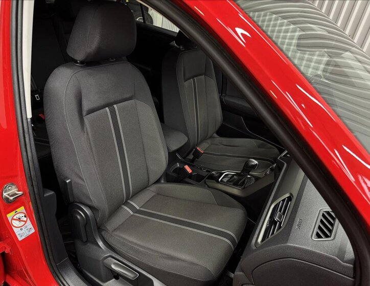 Volkswagen T-Roc SUV / Terénní 2,0 l 140 kw