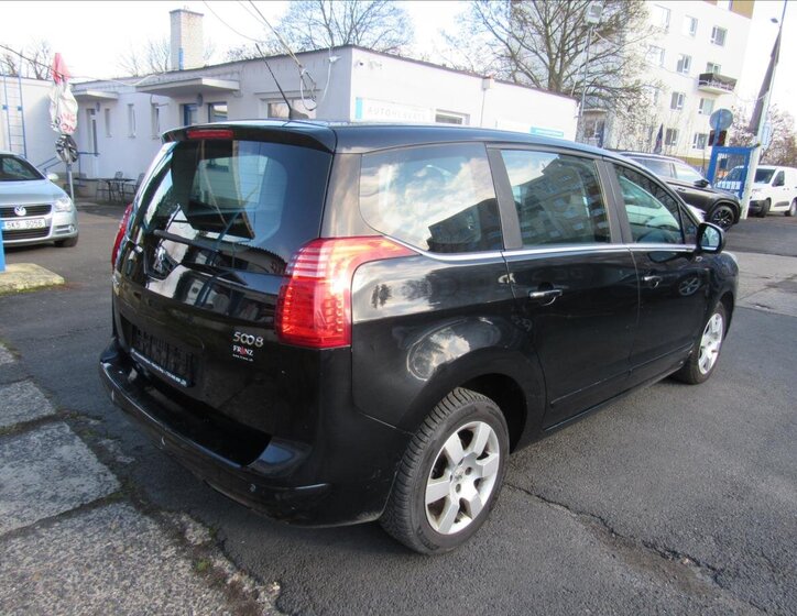 Peugeot 5008 4