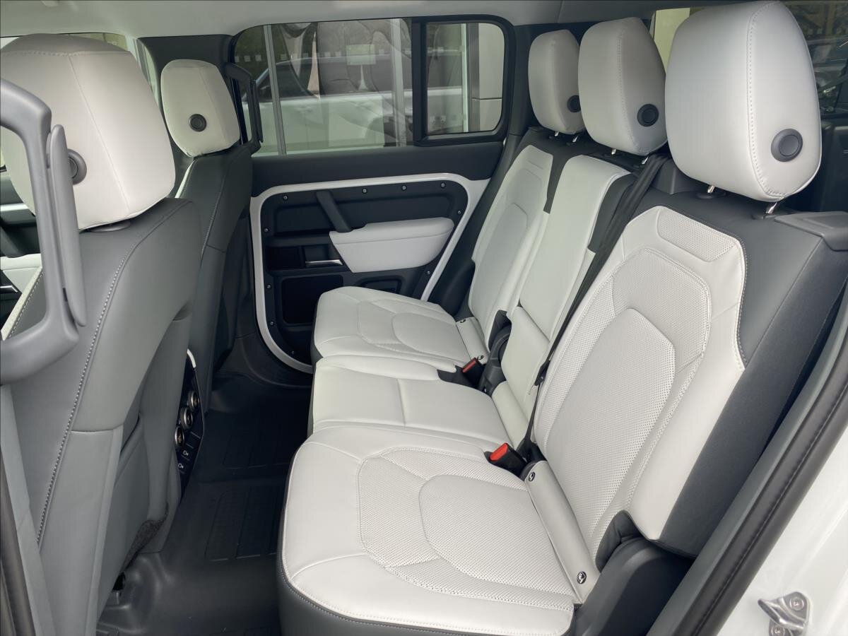 Land Rover Defender SUV 3,0 l 221 kw
