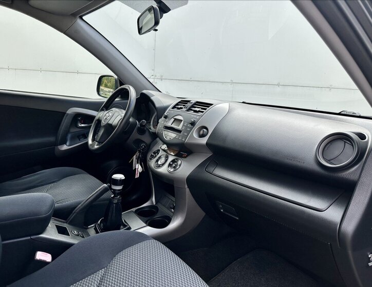 Toyota RAV4 SUV 2,2 l 100 kw