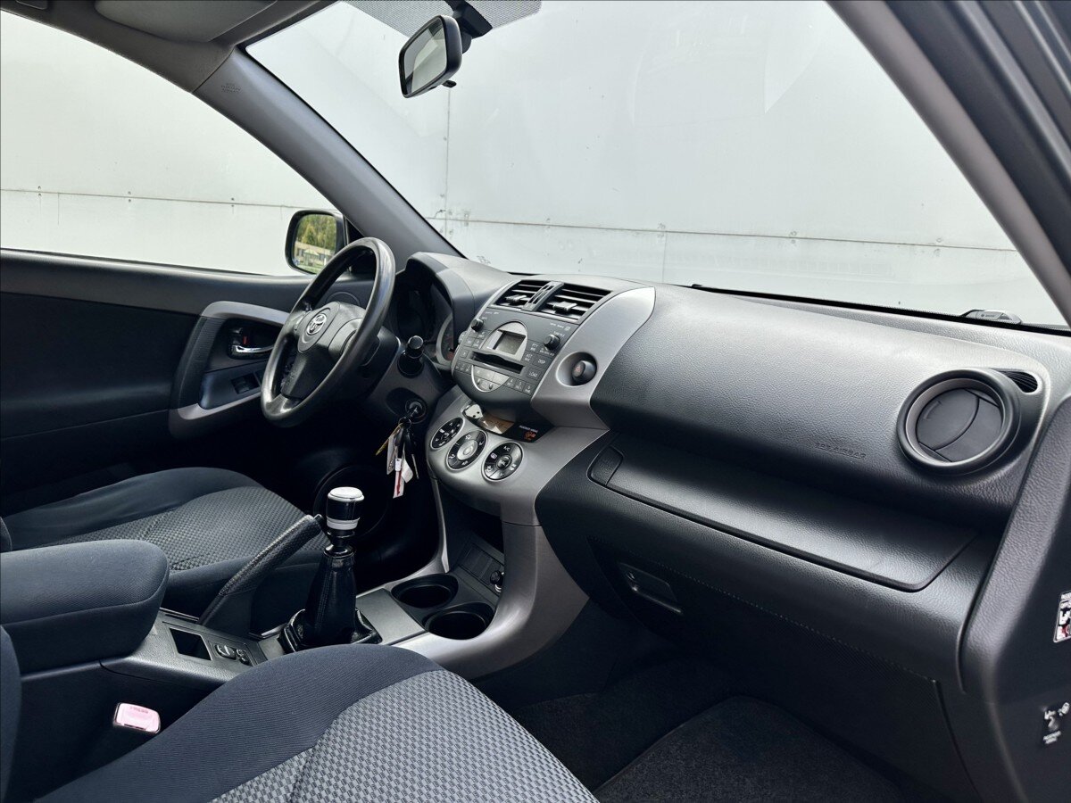 Toyota RAV4 SUV 2,2 l 100 kw