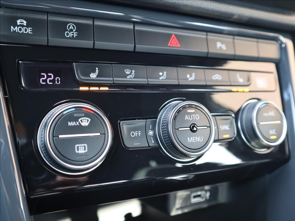 Volkswagen T-Roc CUV / Crossover 1,5 l 110 kw