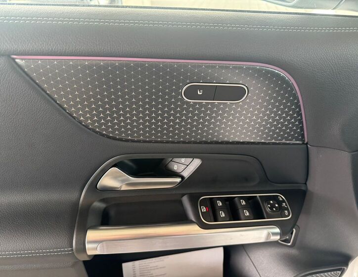 Mercedes-Benz EQB 13