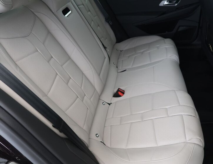 DS Automobiles DS9 Sedan / Limuzína 1,6 l 147 kw