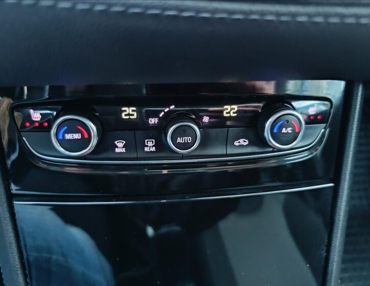 Opel Grandland X SUV 1,2 l 96 kw