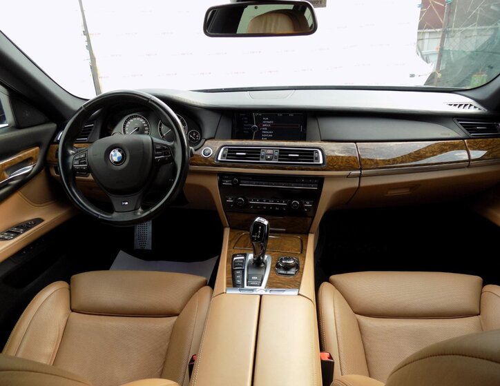 BMW Řada 7 Sedan / Limuzína 3,0 l 225 kw