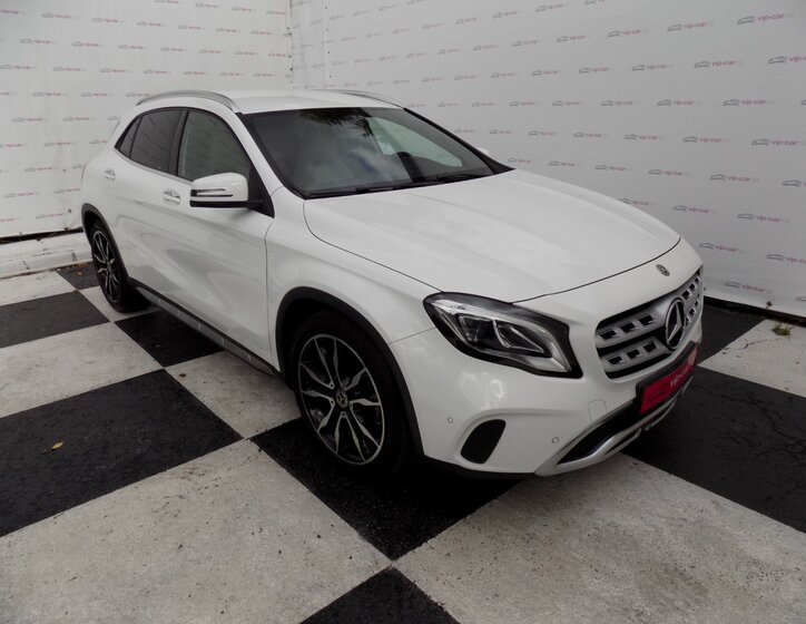 Mercedes-Benz GLA 5