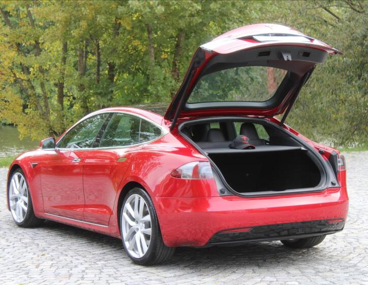 Tesla Model S 10