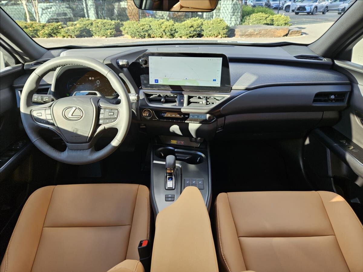 Lexus UX 300h Hatchback 2,0 l 146 kw