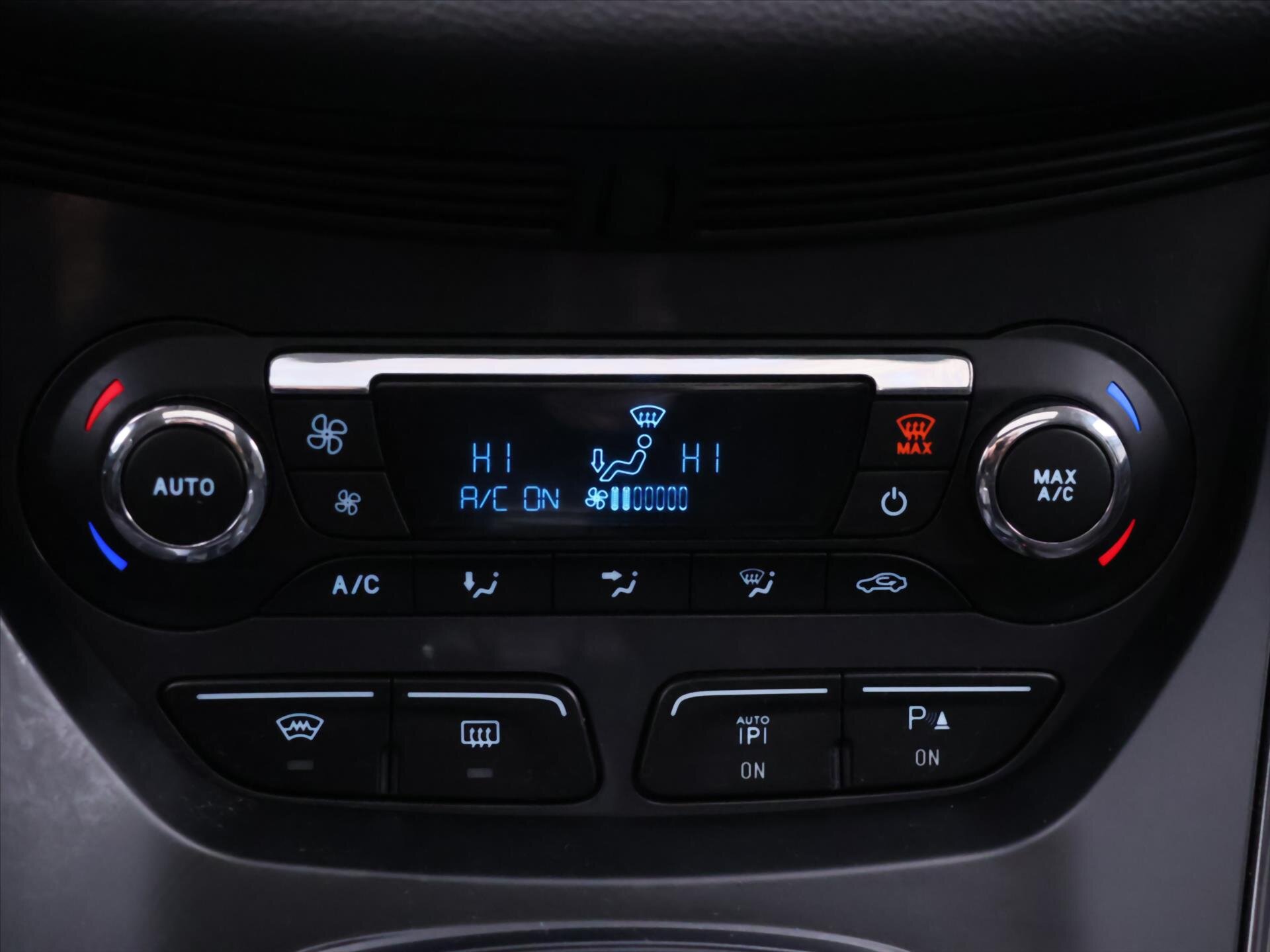 Ford Kuga SUV / Terénní 2,0 l 103 kw