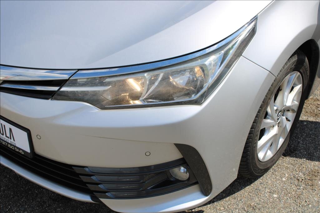 Toyota Corolla Sedan / Limuzína 1,6 l 97 kw