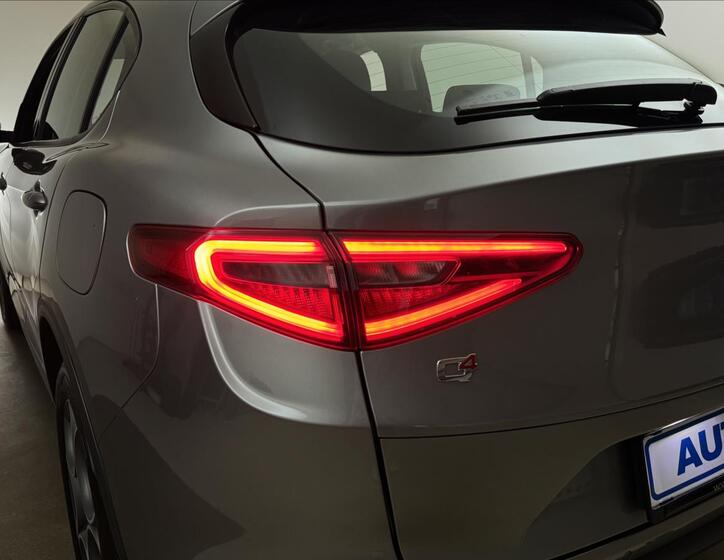 Alfa Romeo Stelvio 44