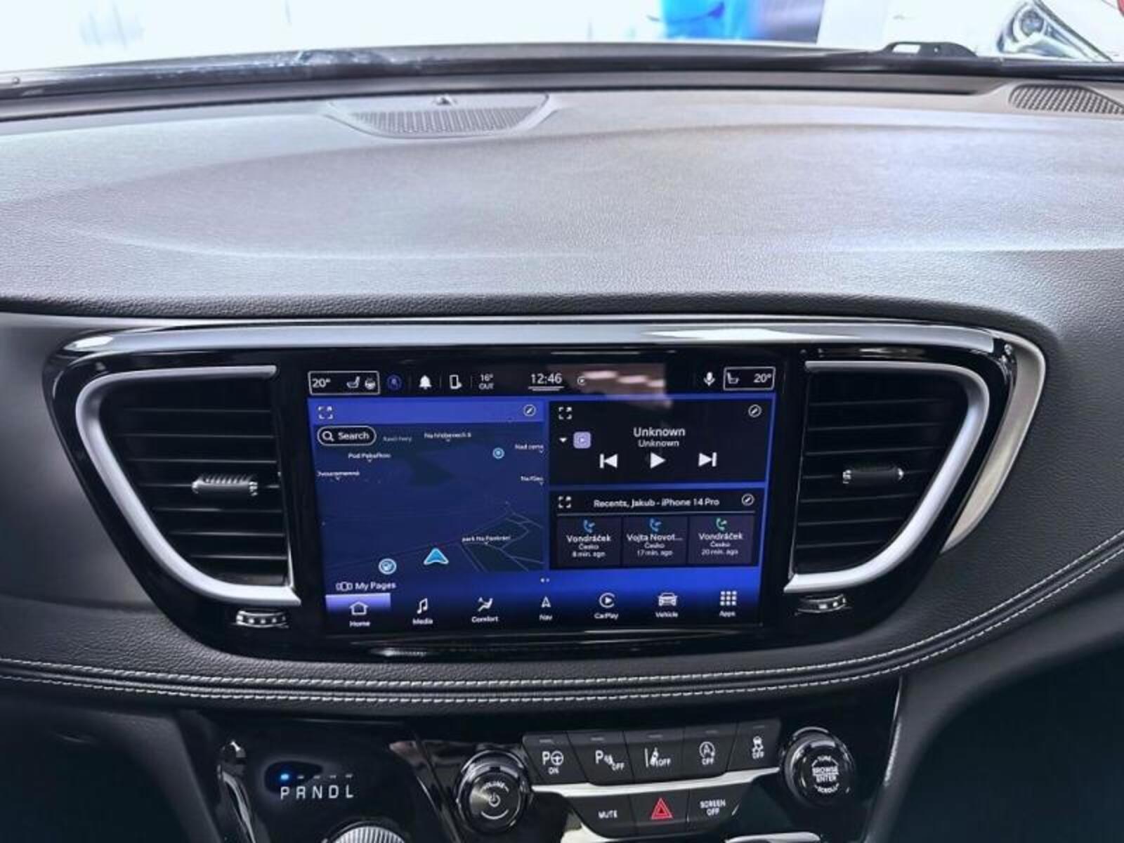 Chrysler Pacifica 13