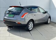 Lancia Delta Hatchback 1,6 l 88 kw