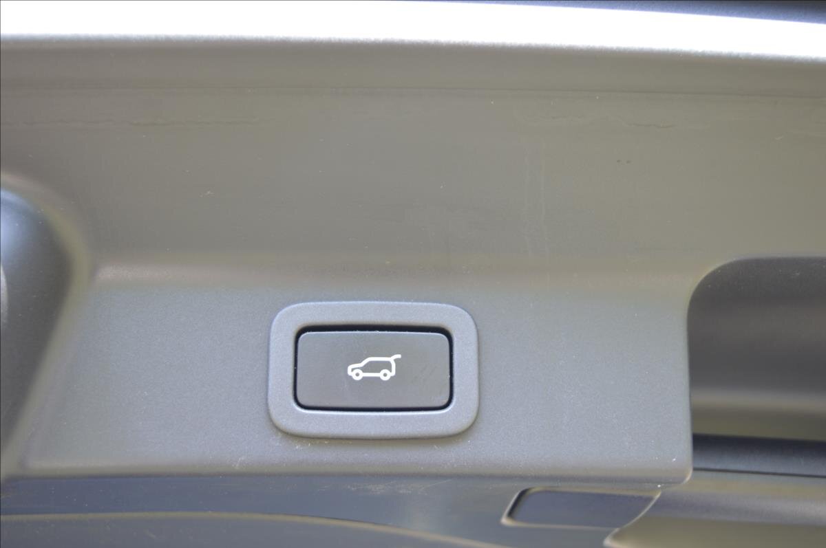 Jaguar F-Pace SUV / Terénní 2,0 l 132 kw