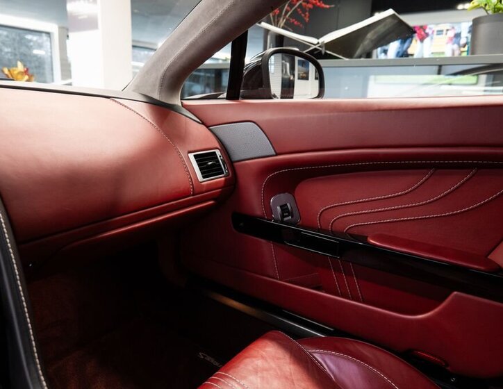 Aston Martin Vantage 13