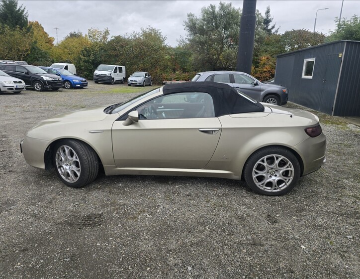 Alfa Romeo Spider 8
