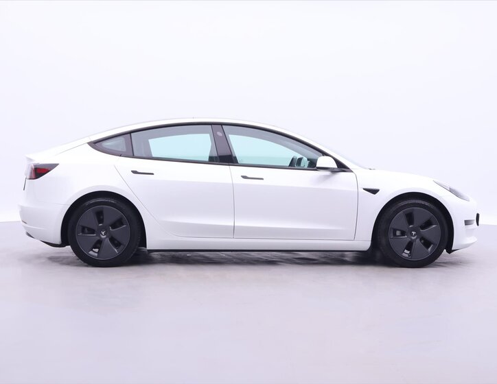 Tesla Model 3 8