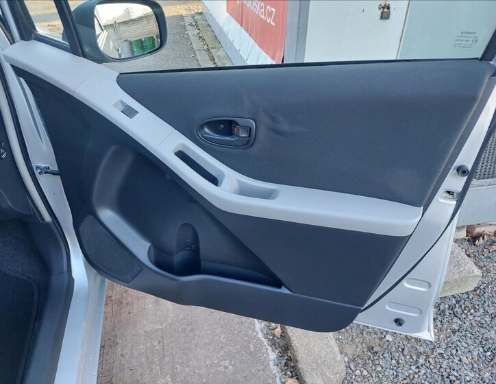 Toyota Yaris Hatchback 998,0 50 kw