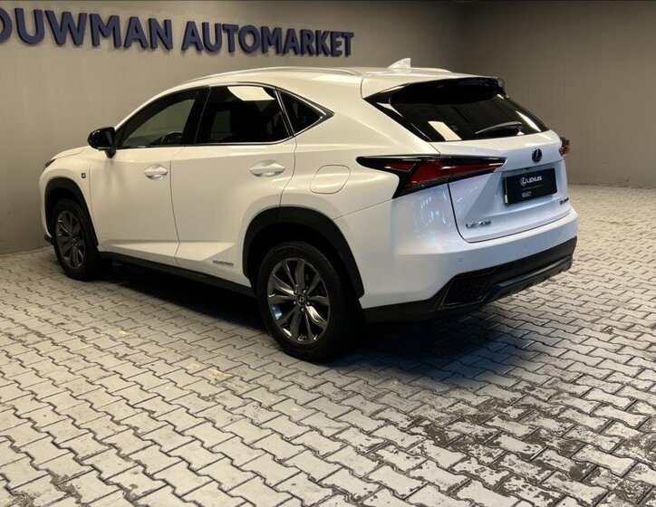 Lexus NX 300h SUV / Terénní 2,5 l 145 kw