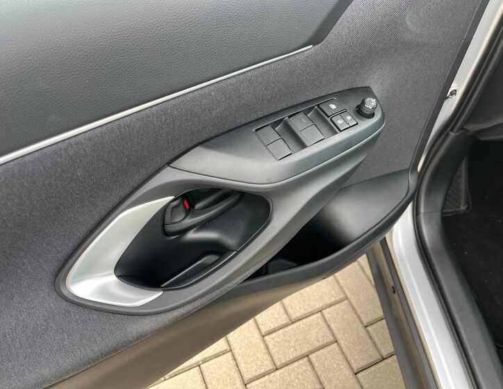 Toyota Yaris Cross 12