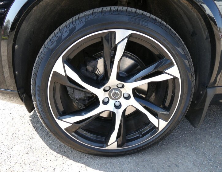 Volvo XC90 SUV / Terénní 2,0 l 228 kw