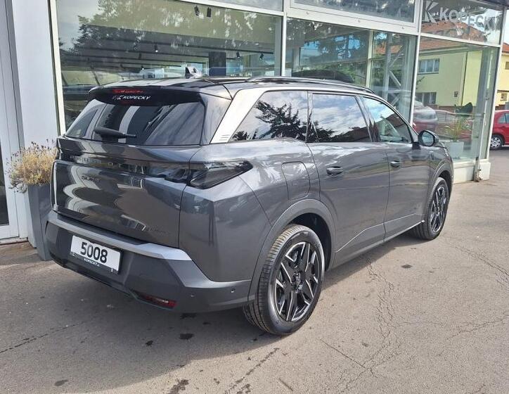 Peugeot 5008 8