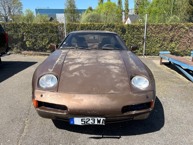 Porsche 928