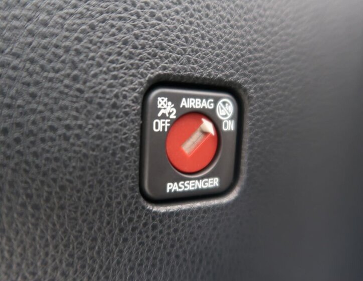 Toyota C-HR SUV 1,8 l 72 kw