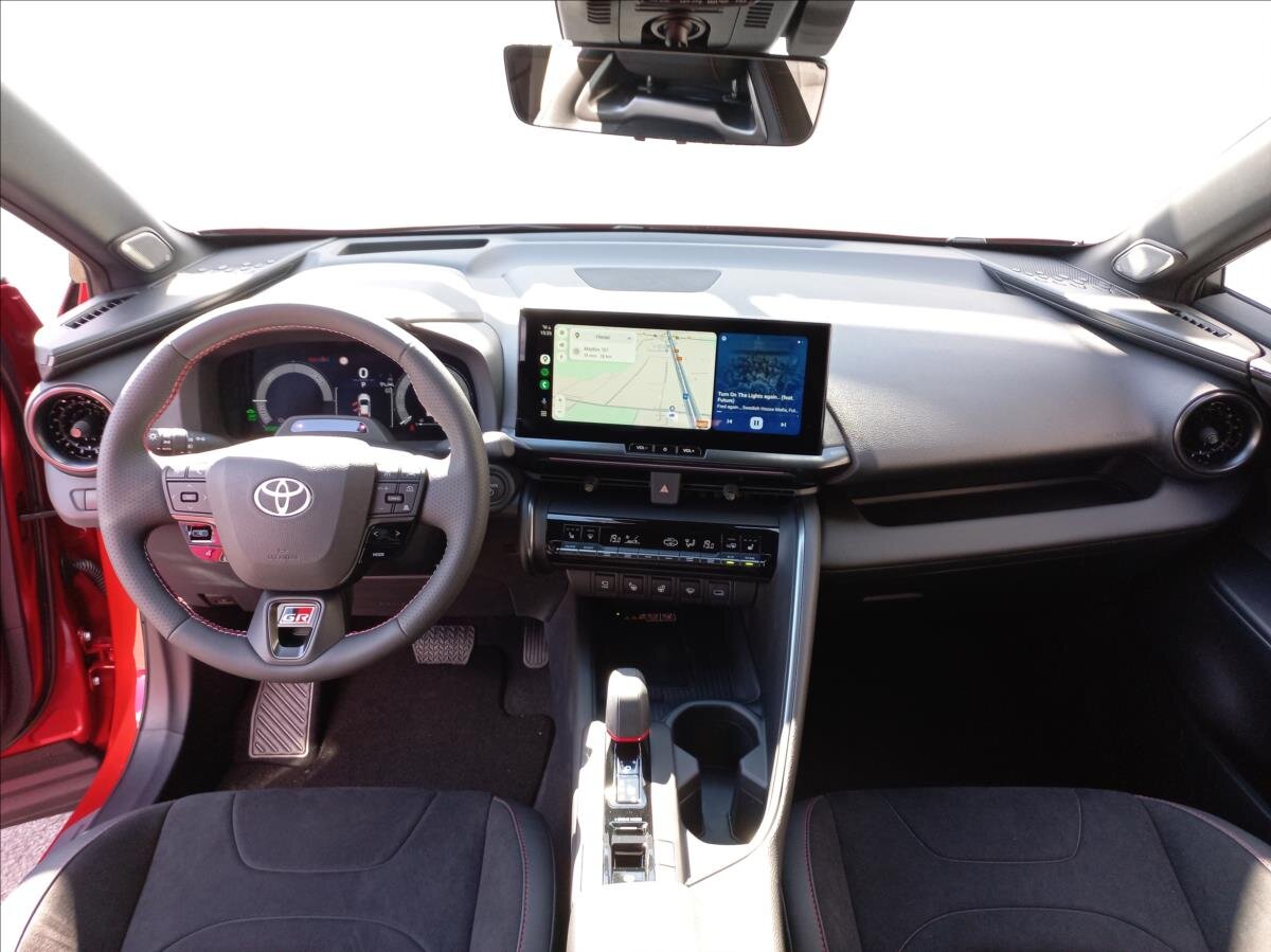 Toyota C-HR CUV / Crossover 2,0 l 112 kw