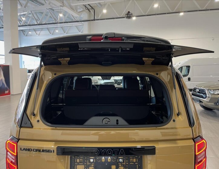 Toyota Land Cruiser 6