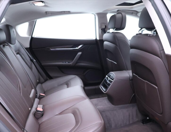 Maserati Quattroporte 16