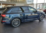Audi Q7 4