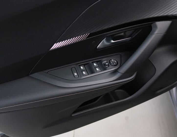 Peugeot 2008 SUV / Terénní 1,2 l 74 kw