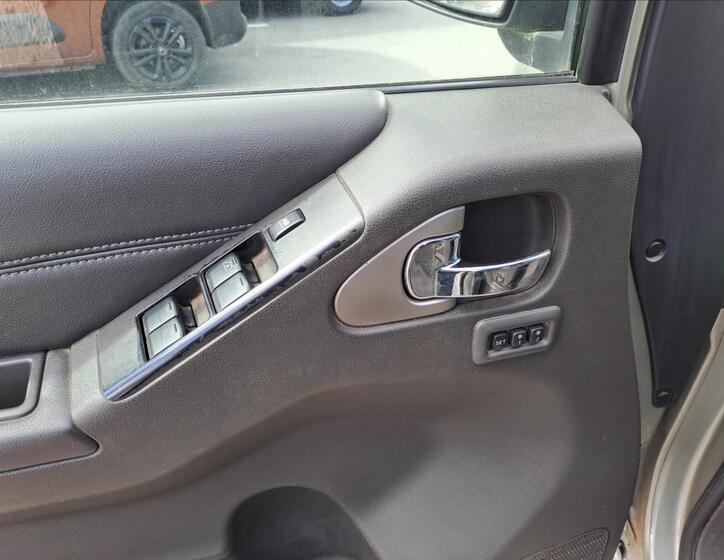 Nissan Pathfinder 10