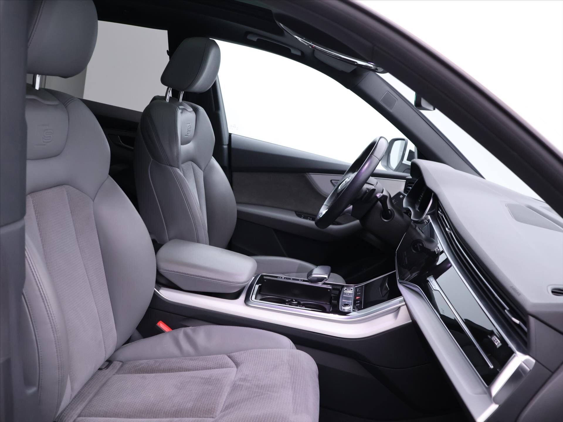 Audi Q8 SUV / Terénní 3,0 l 250 kw