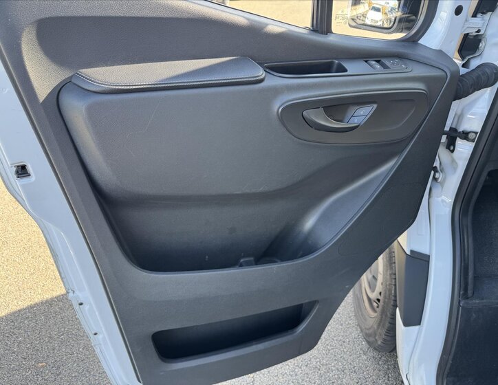 Mercedes-Benz Sprinter 4