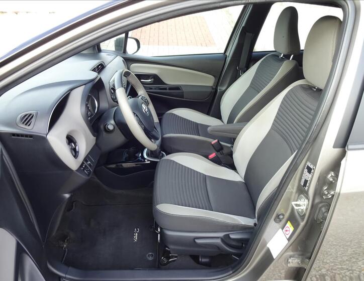 Toyota Yaris 16