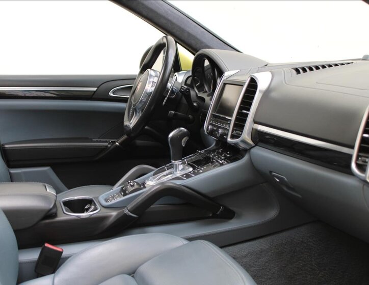 Porsche Cayenne SUV / Terénní 4,8 l 294 kw